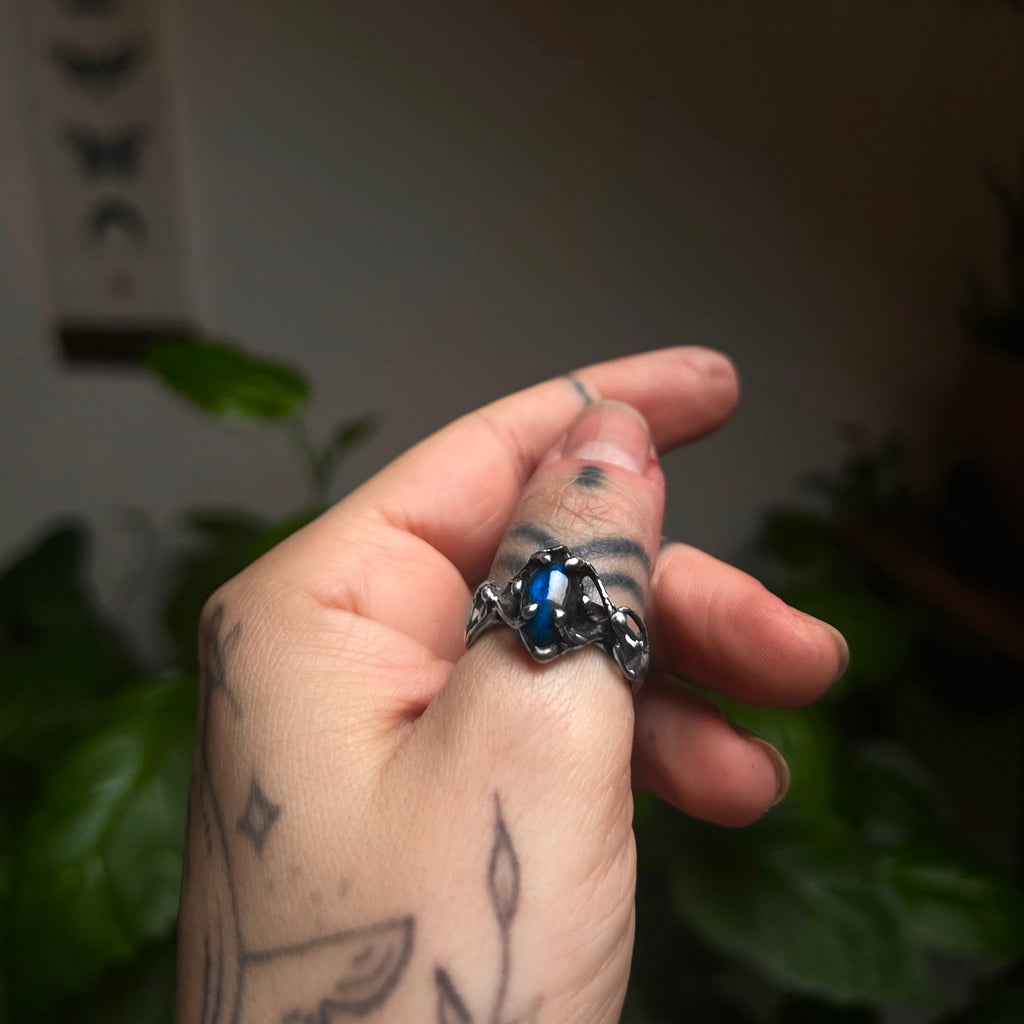 Ring with labradorite