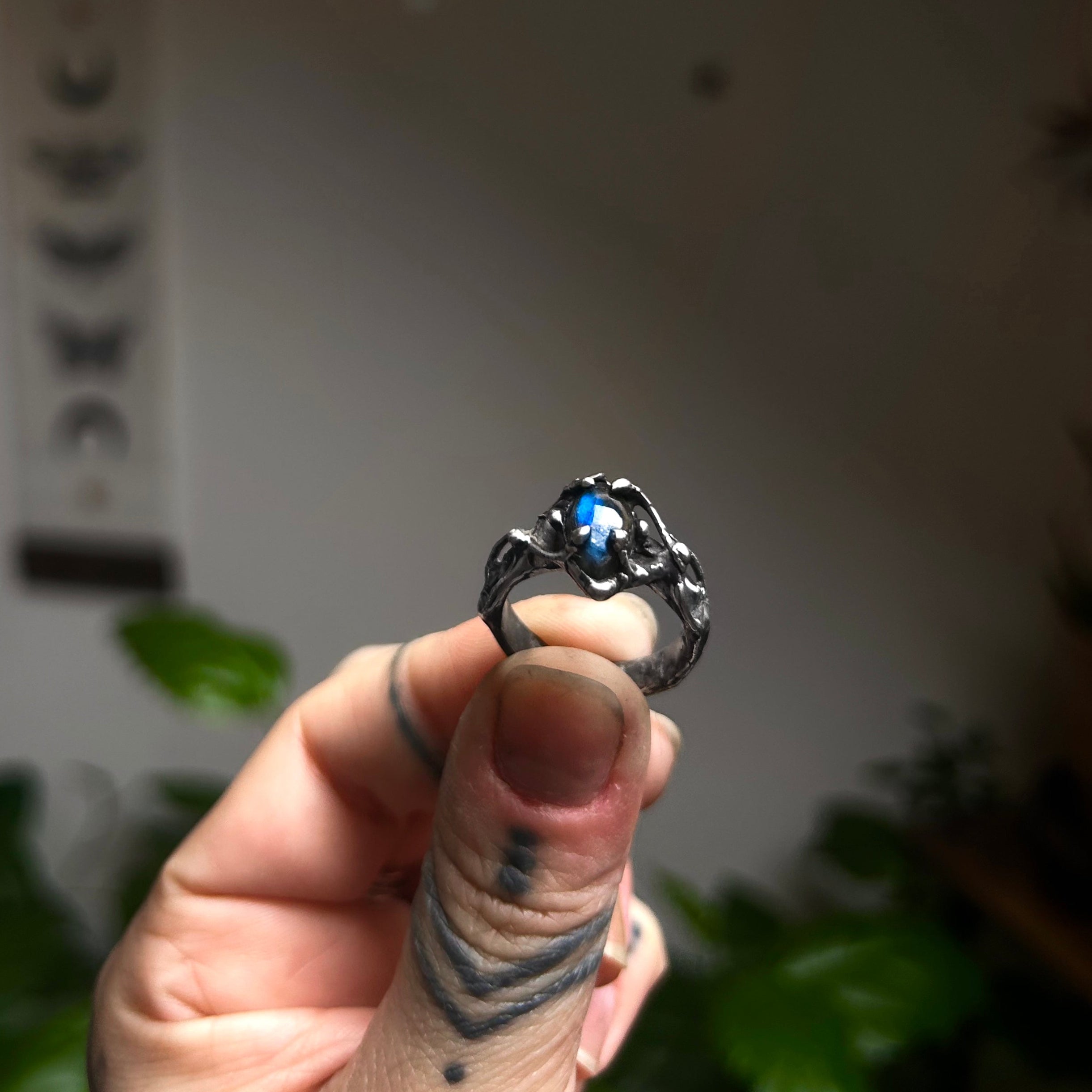 Ring with labradorite