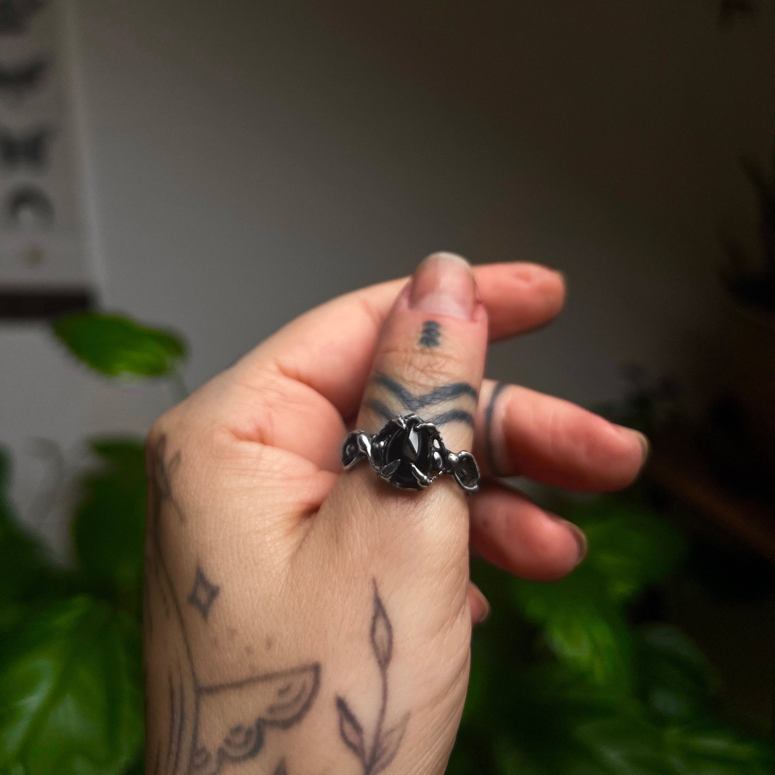 Ring with onyx