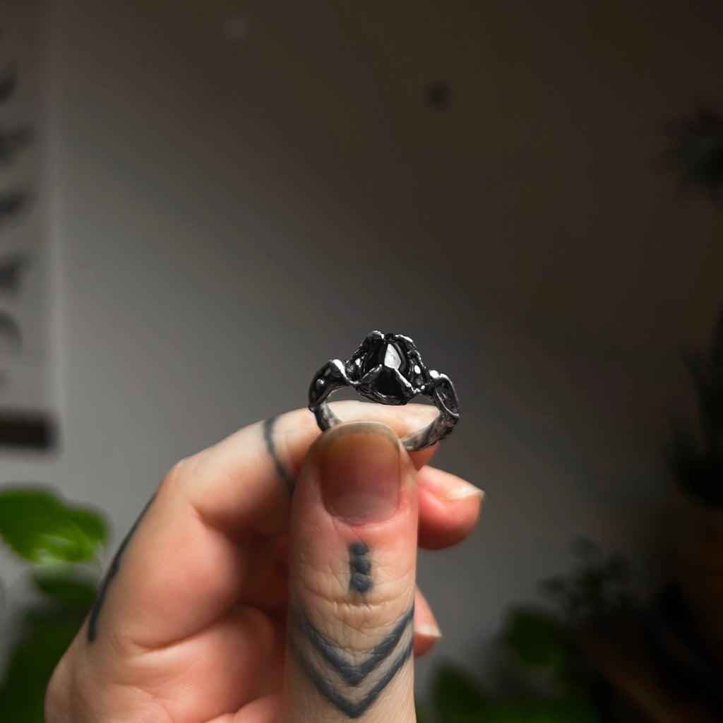 Ring with onyx
