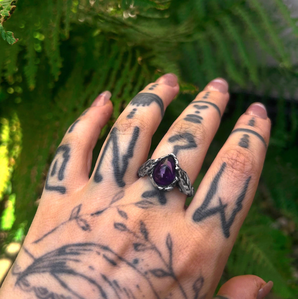 Leafy amethyst ring
